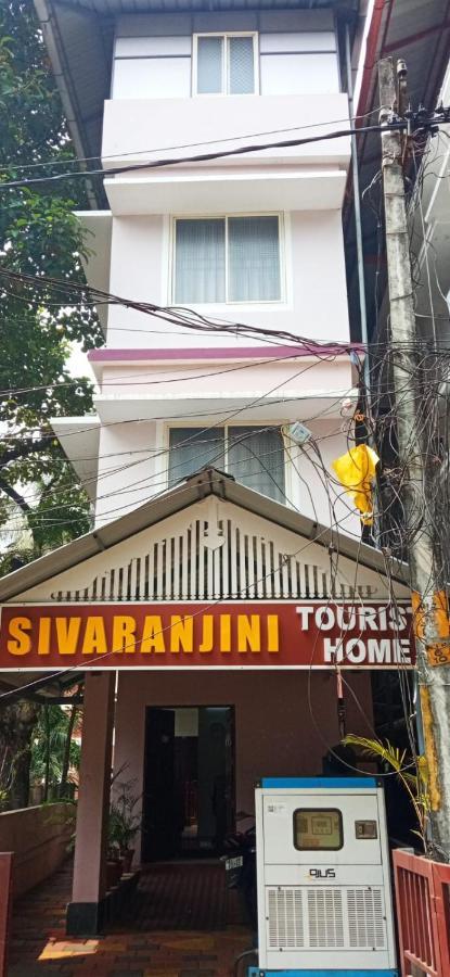 Вилла Sivaranjini Tourist Гуруваюр Экстерьер фото